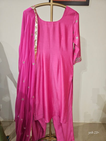Gulabi Noor Straight Suit Set